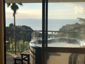 PALM BEACH COTTAGE WITH FANTASTIC VIEWS AND PRIVATE SPA POOL, WIFI, SKY TV, DBLE SKY AND POSSIBLY A CAR!